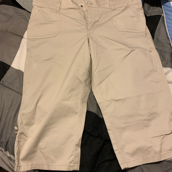 Capris - Picture 4 of 4